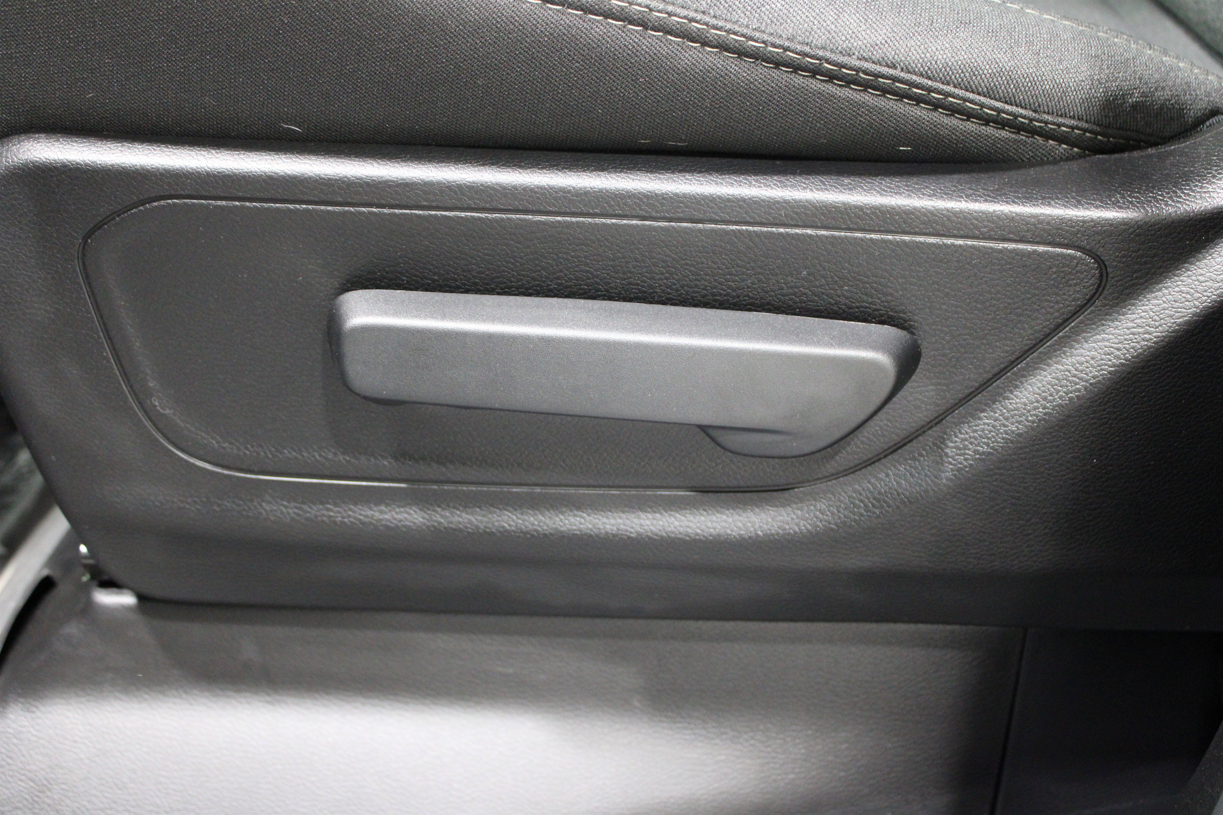 Used 2025 RAM 1500 Tradesman w/ Off Road Group image 4