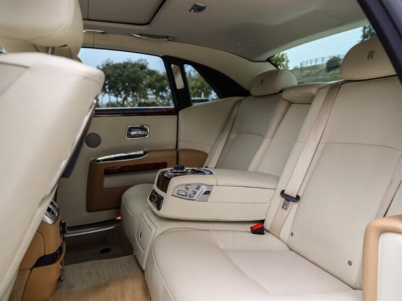 Used 2012 Rolls-Royce Ghost RWD image 29