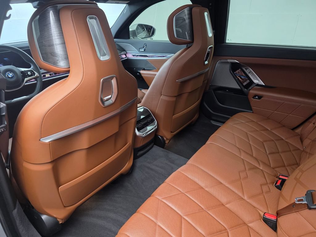 Certified 2023 BMW i7 xDrive60 AWD/4WD image 15