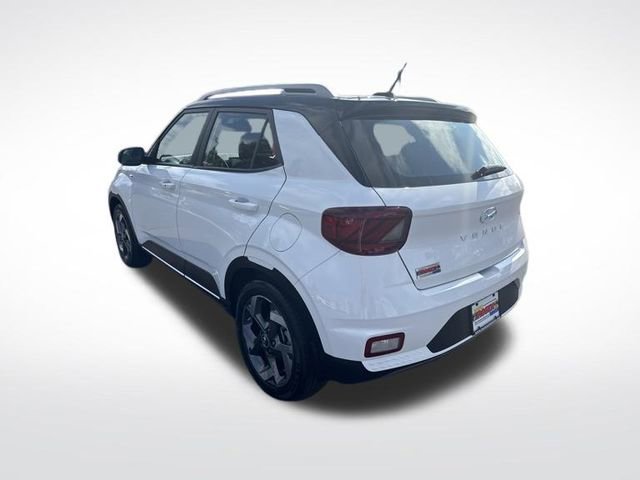 Used 2024 Hyundai Venue Limited video 3