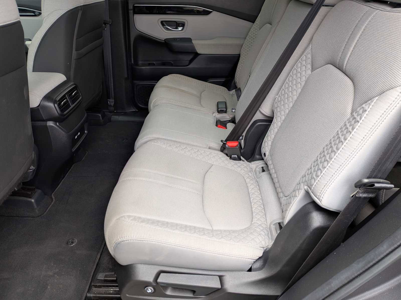 Certified 2023 Honda Pilot LX image 17