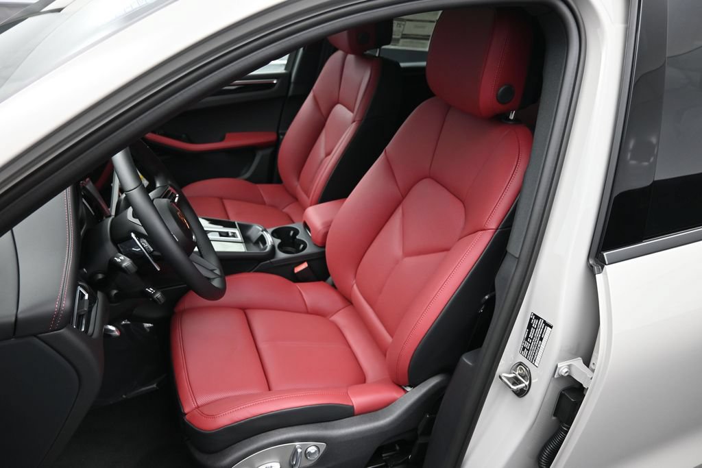 New 2026 Porsche Macan AWD/4WD image 5
