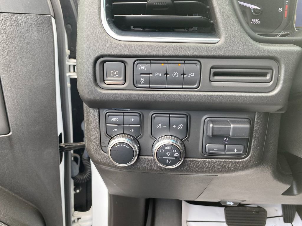 Used 2021 GMC Yukon XL SLE w/ Gmc Pro Safety Plus Package image 14