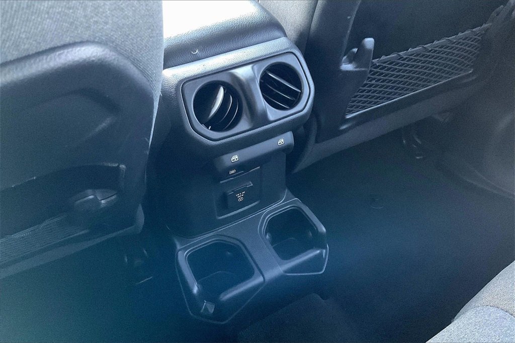 Used 2024 Jeep Wrangler Unlimited Rubicon image 32