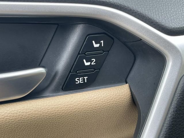 Used 2021 Toyota RAV4 Limited image 26