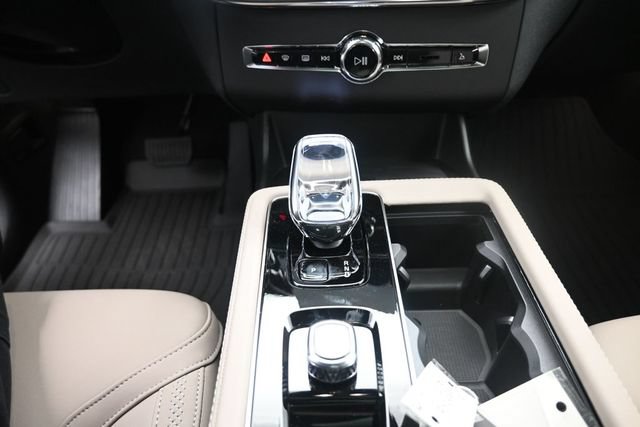 Used 2026 Volvo XC90 B6 Plus w/ Protection Package Premier AWD/4WD image 13