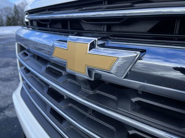 Used 2025 Chevrolet Traverse LT image 31