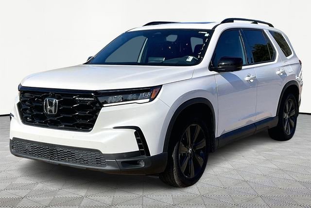 Used 2025 Honda Pilot Black Edition image 3