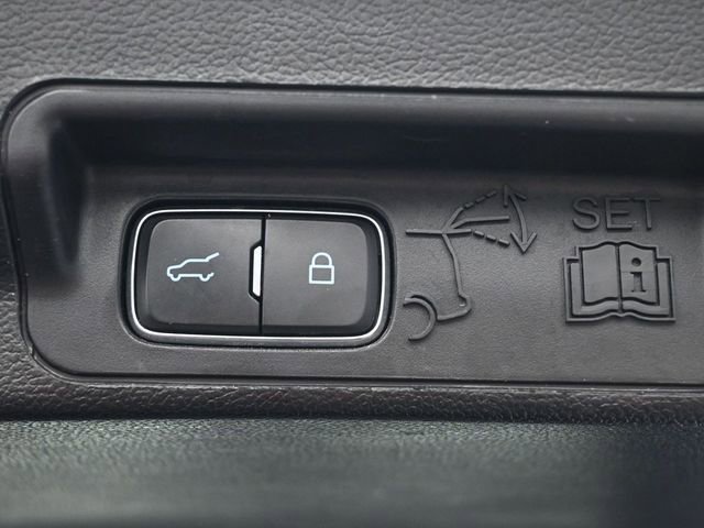 Used 2020 Ford Explorer Limited image 25