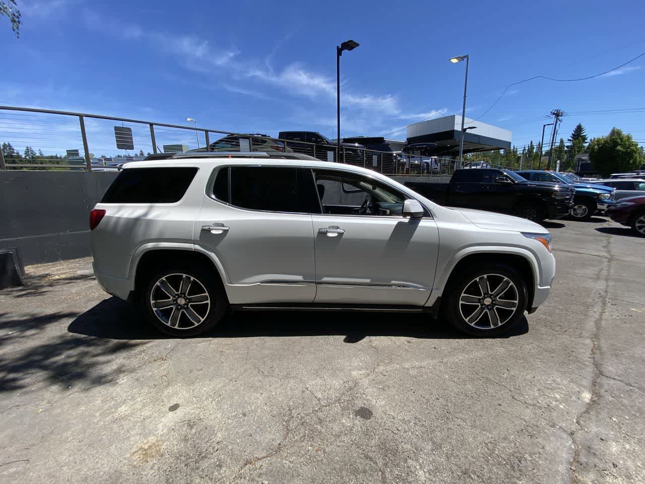 Used 2017 GMC Acadia Denali w/ Technology Package AWD/4WD image 7