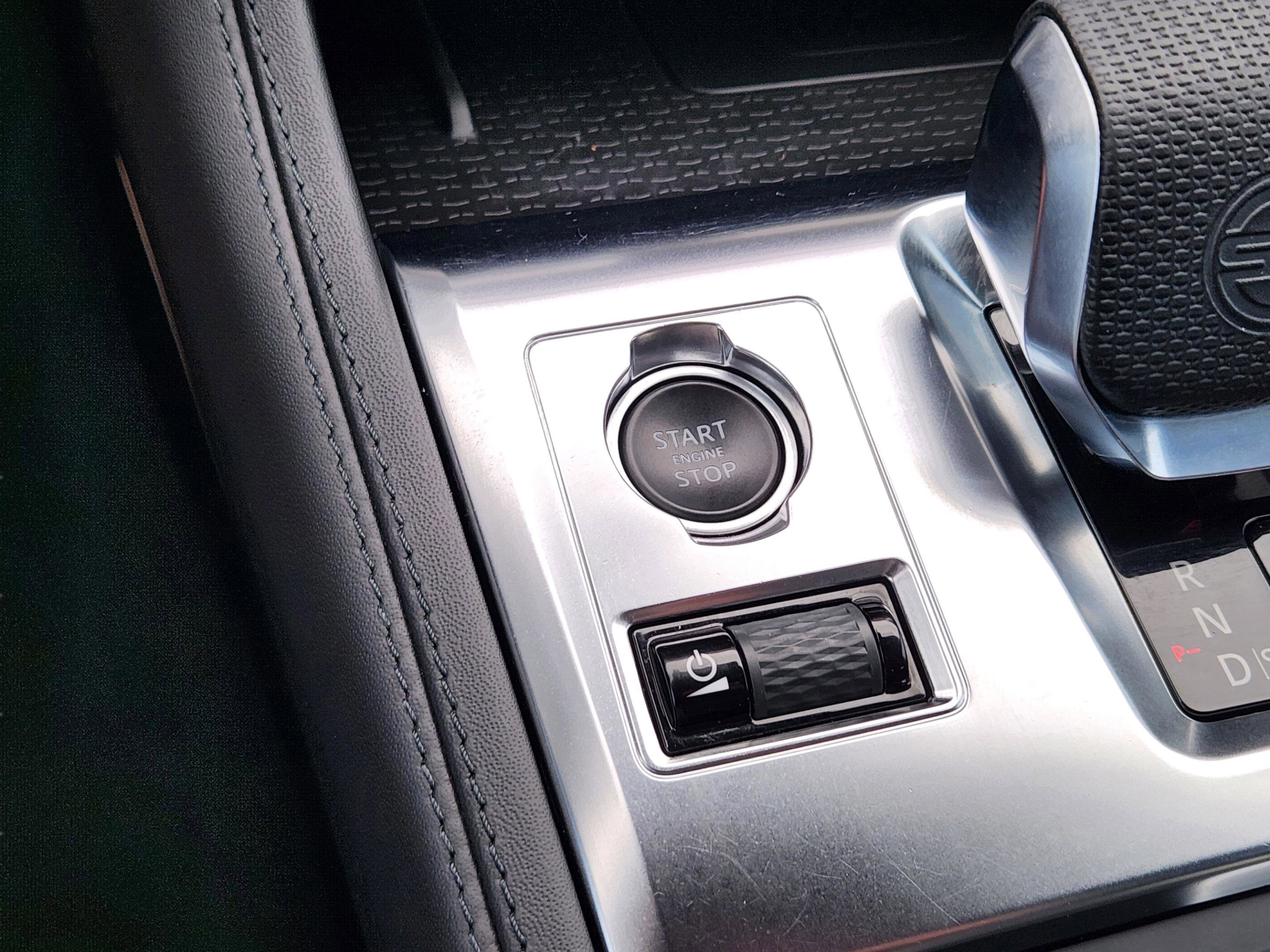 Used 2022 Jaguar F-PACE SVR image 13