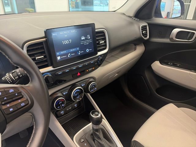 Used 2025 Hyundai Venue SEL image 48
