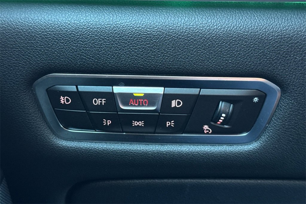 Used 2022 BMW X7 xDrive40i w/ Executive Package image 32