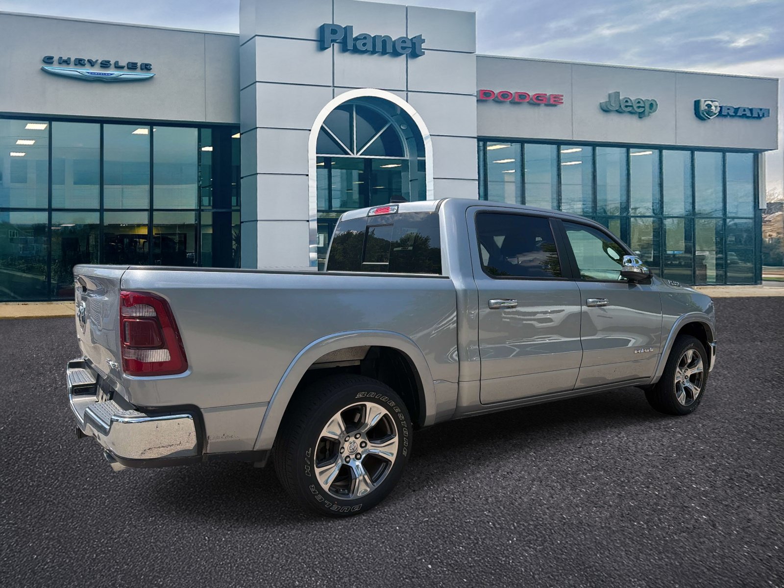 Used 2022 RAM 1500 Laramie w/ Trailer Tow Group AWD/4WD image 2