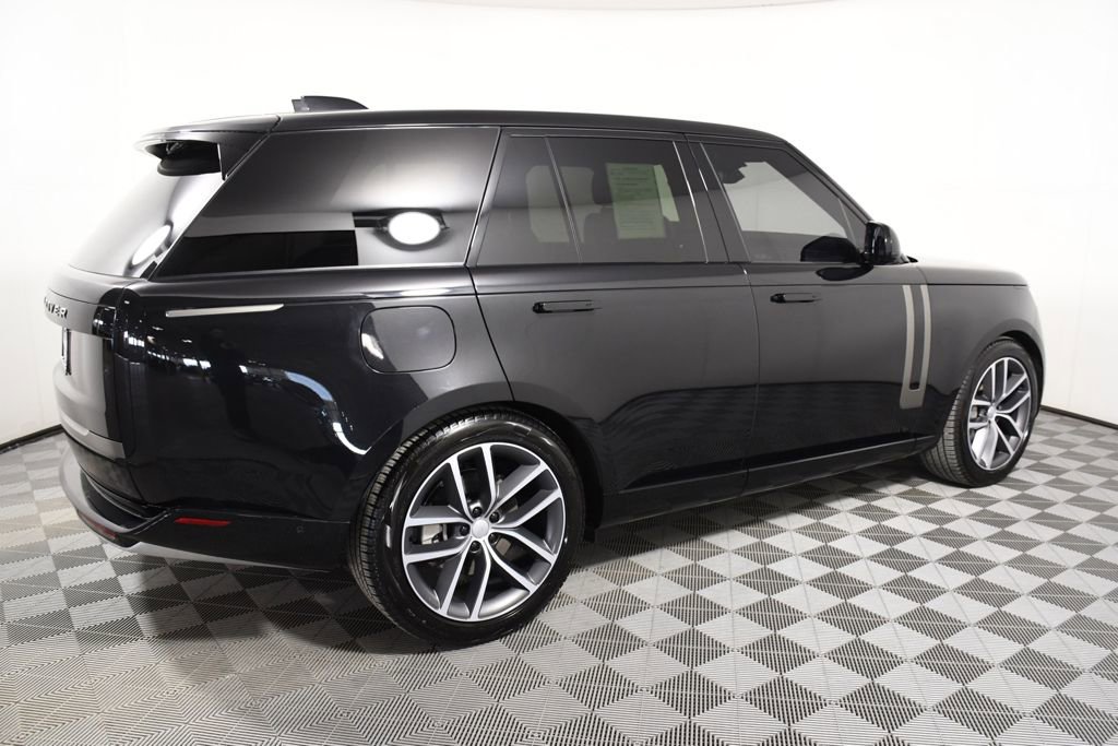 Certified 2025 Land Rover Range Rover SE image 7