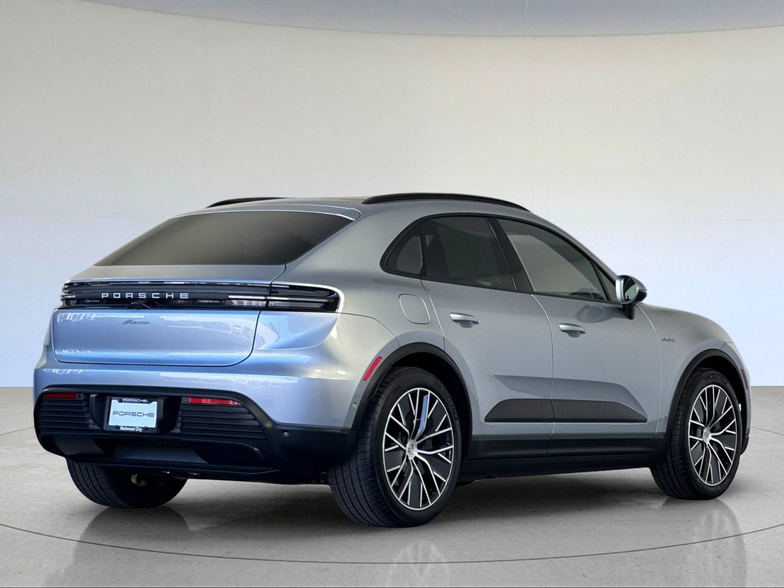 Certified 2025 Porsche Macan Electric RWD image 8