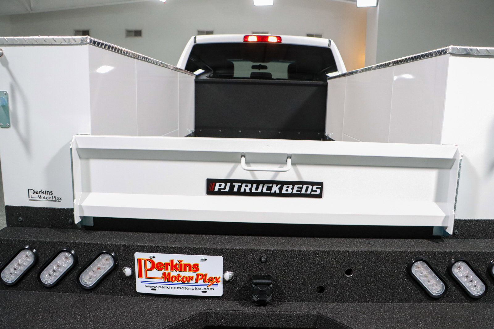 Used 2021 RAM 2500 Tradesman w/ Chrome Appearance Group image 9