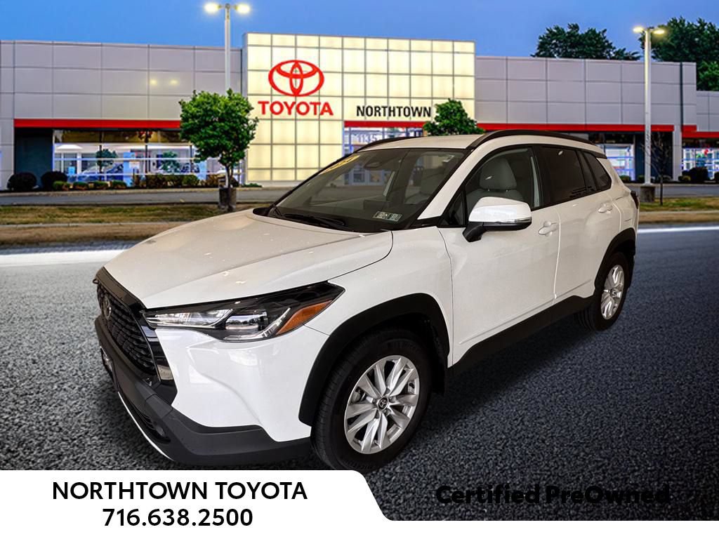 Used 2024 Toyota Corolla Cross LE FWD image 1