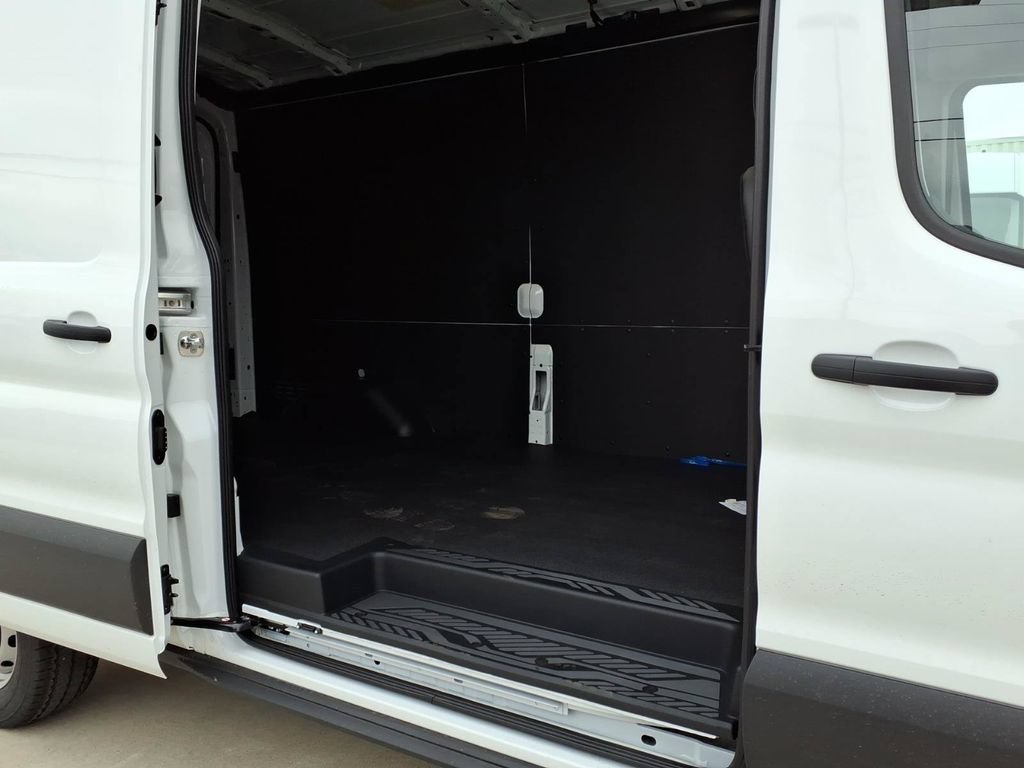 New 2026 Ford Transit 250 148 Medium Roof w/ Load Area Protection Package RWD image 9