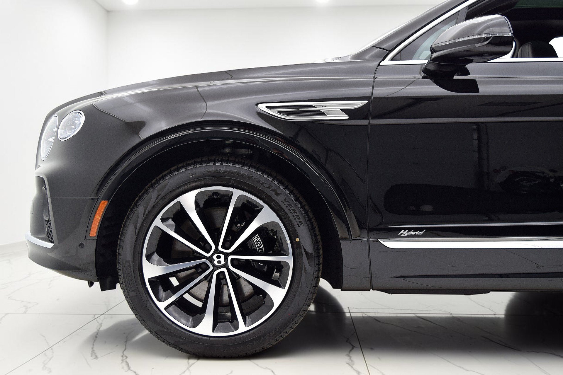 Certified 2021 Bentley Bentayga Plug-In Hybrid AWD/4WD image 37