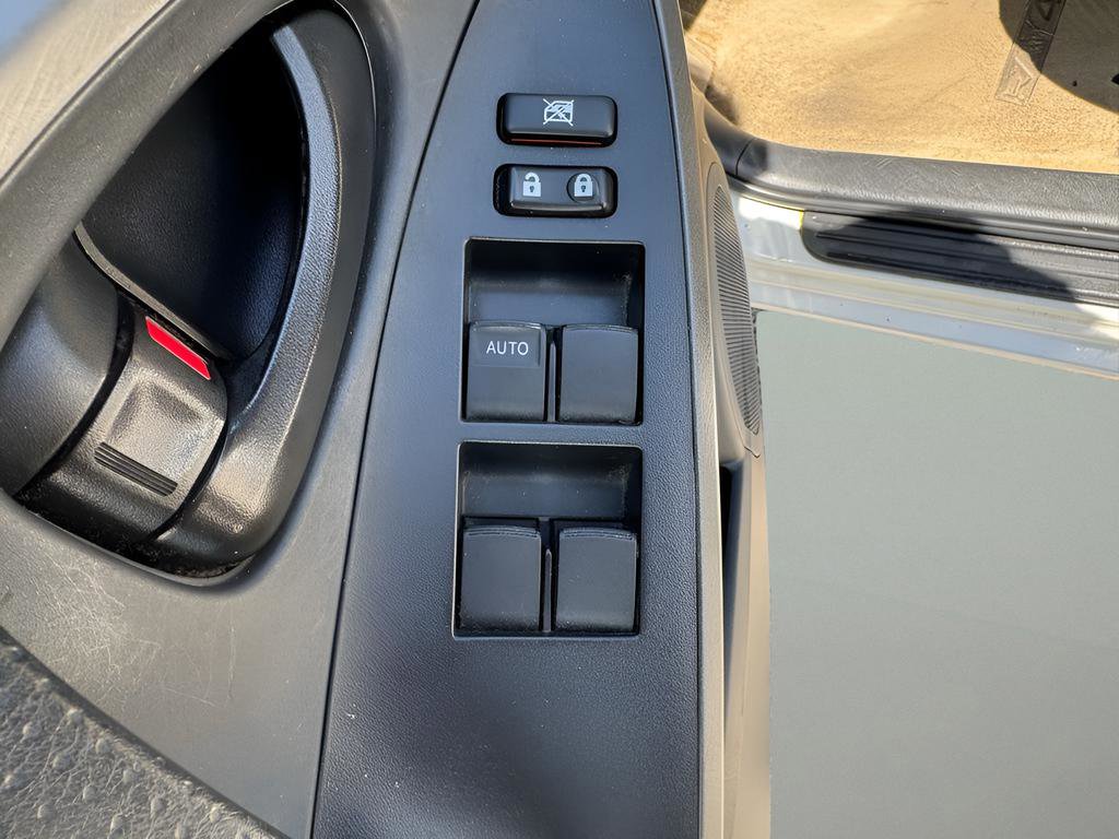 Used 2011 Toyota RAV4 Limited AWD/4WD image 17