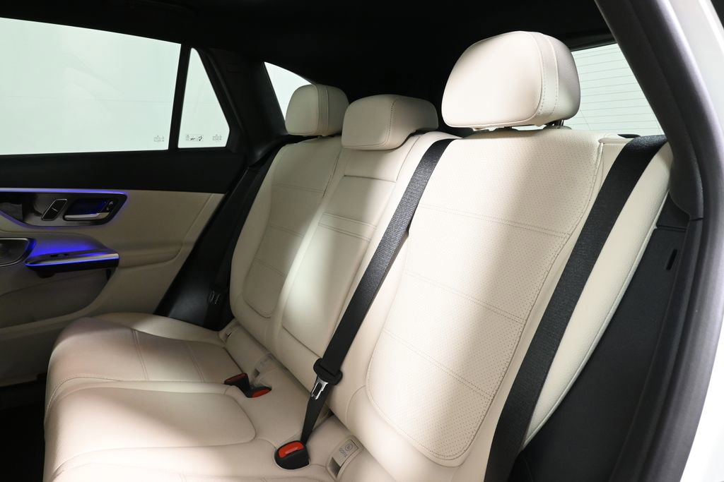 Certified 2025 Mercedes-Benz GLC 300 4MATIC image 4