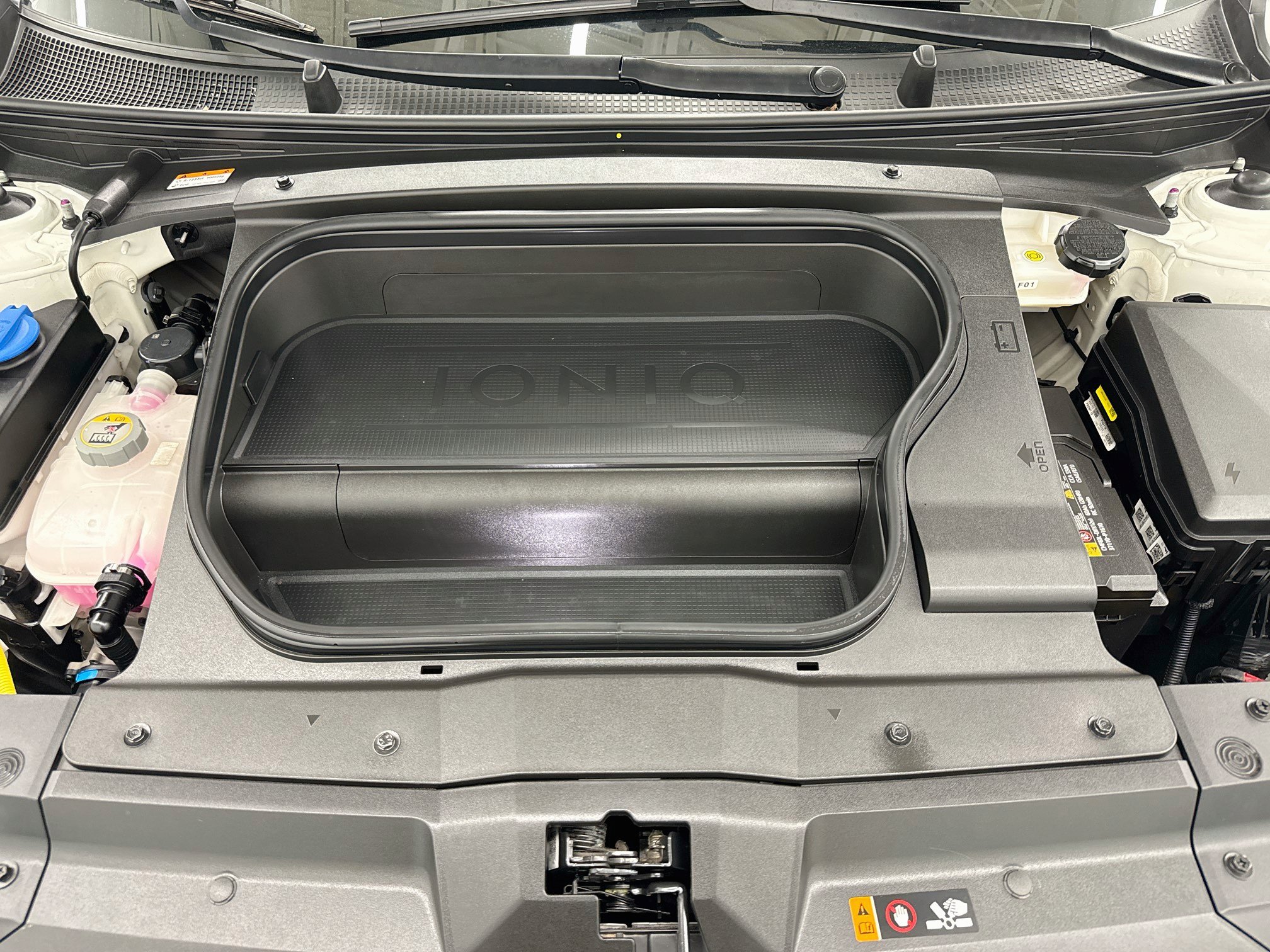 Used 2024 Hyundai Ioniq 6 SE RWD image 35