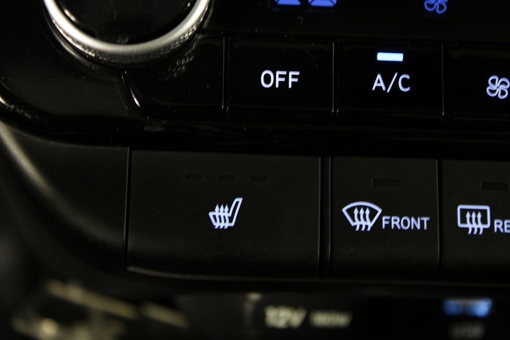 Certified 2025 Hyundai Elantra Limited image 23