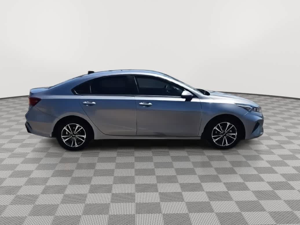 Used 2023 Kia Forte LXS w/ LXS Technology Package image 9