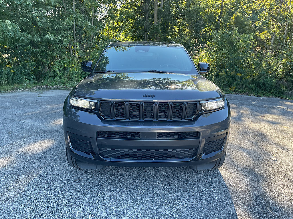 Used 2023 Jeep Grand Cherokee L Laredo AWD/4WD image 2