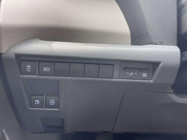 Used 2023 Toyota Sienna XLE FWD image 22