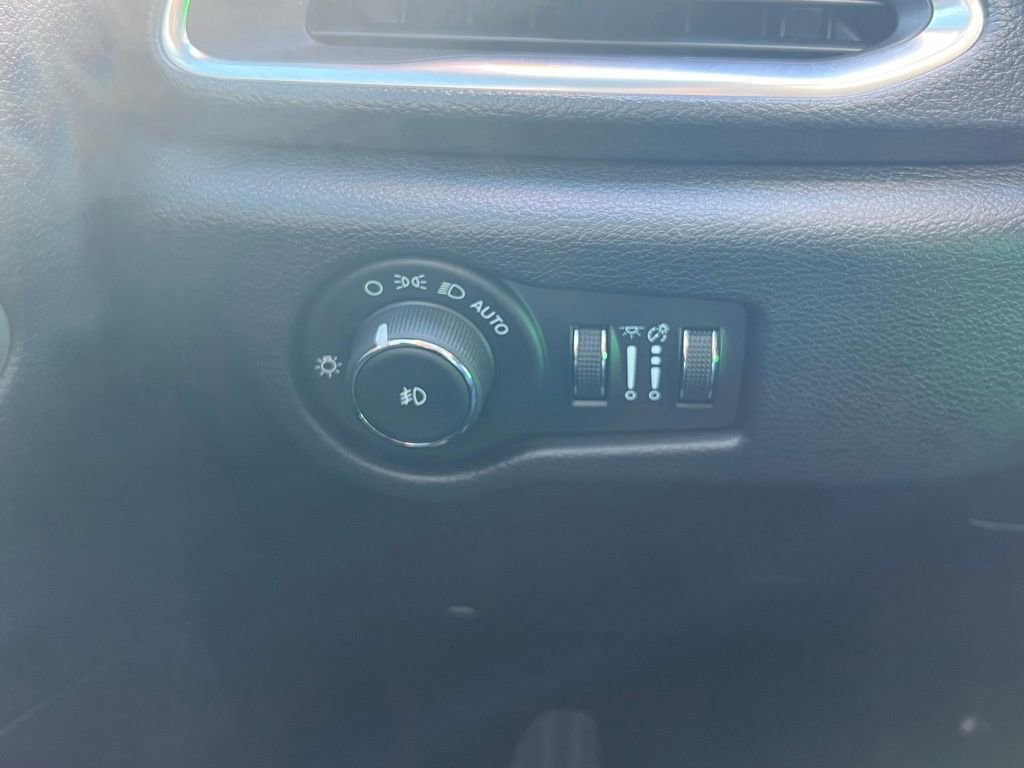 Used 2024 Chrysler Pacifica Limited w/ S Appearance Package image 29