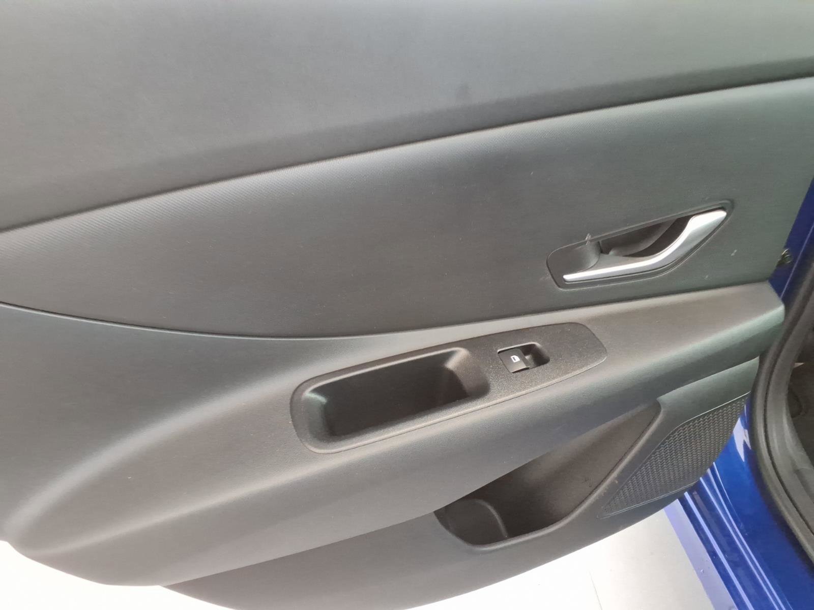 Used 2025 Hyundai Elantra Hybrid FWD image 14