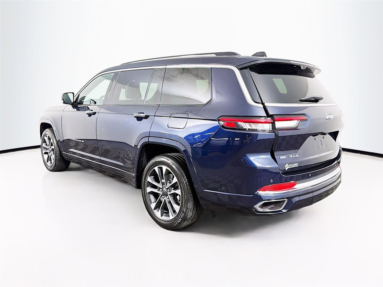 Used 2023 Jeep Grand Cherokee L Overland w/ Advanced Protech Group III AWD/4WD image 5