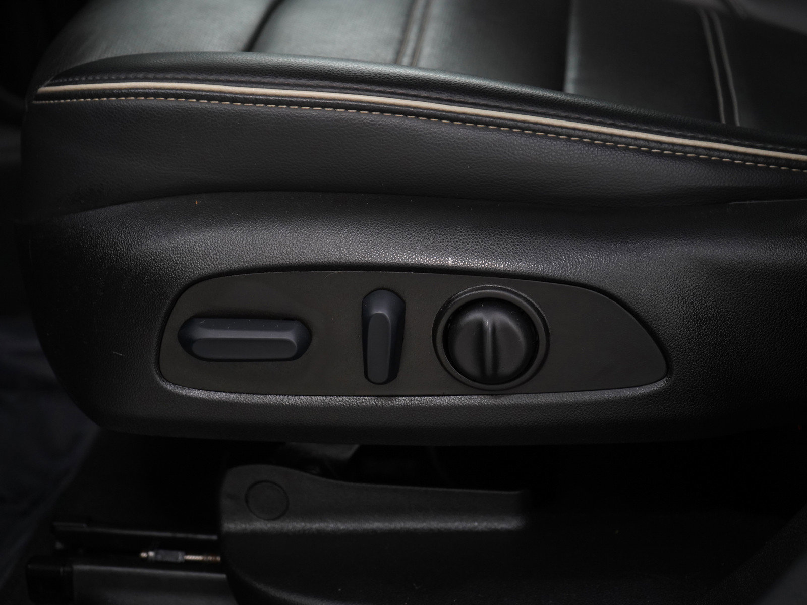 Used 2022 GMC Acadia Denali w/ Denali Ultimate Package image 31