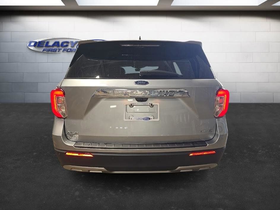 Used 2022 Ford Explorer XLT w/ Equipment Group 202A image 4