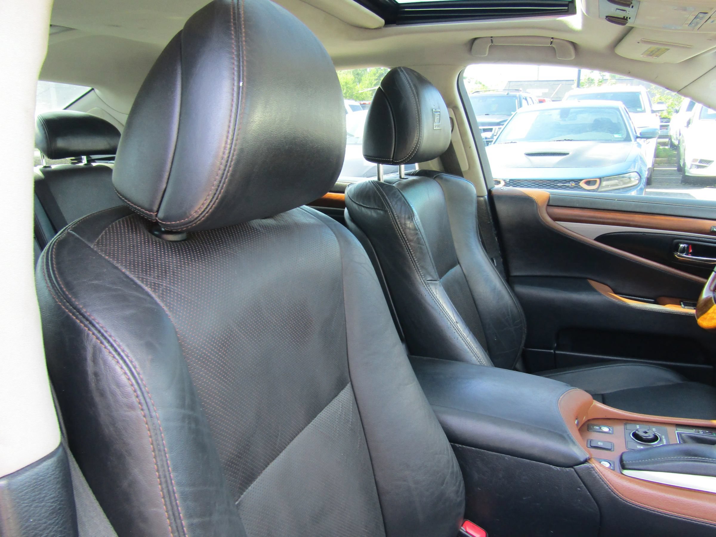 Used 2013 Lexus LS 460 AWD w/ Comfort Pkg image 16