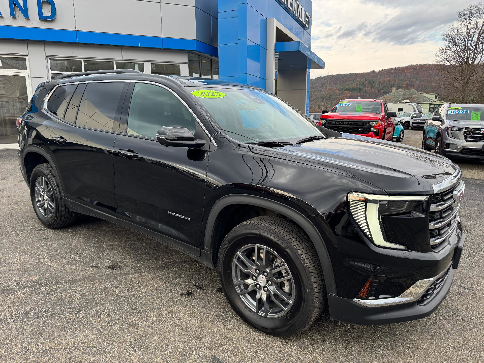 Used 2025 GMC Acadia Elevation image 8