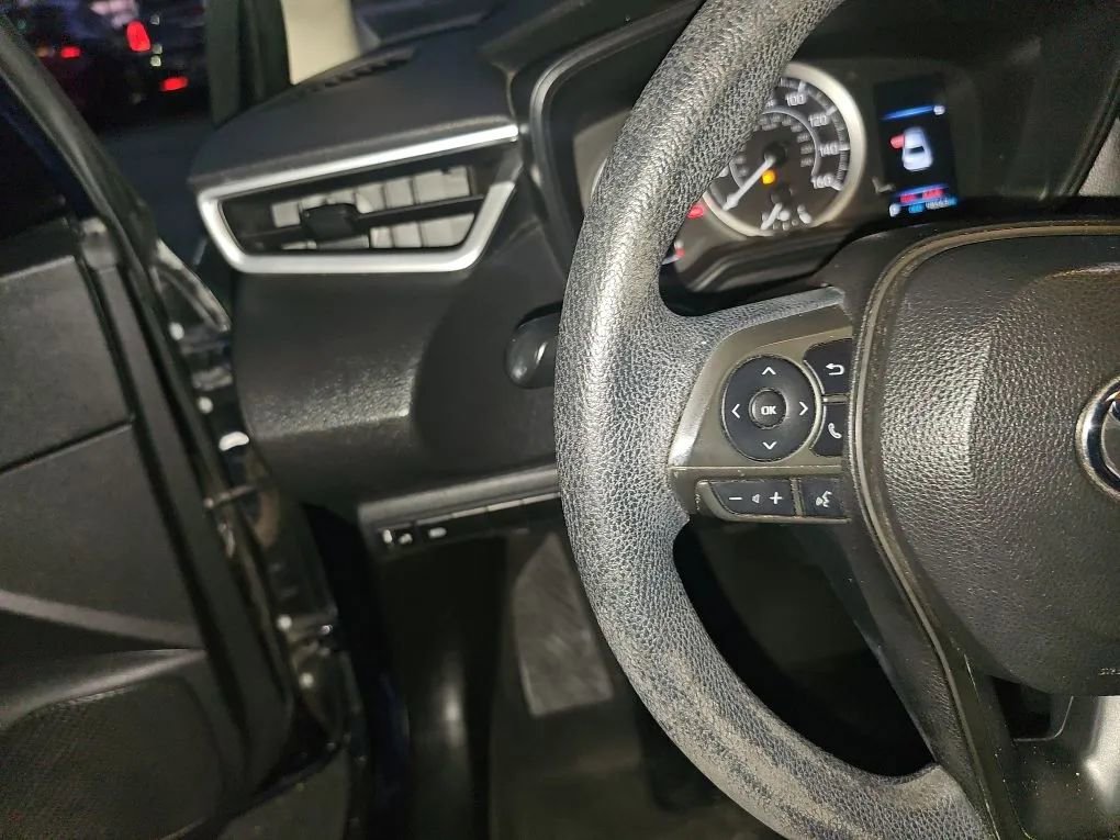 Used 2021 Toyota Corolla LE image 21