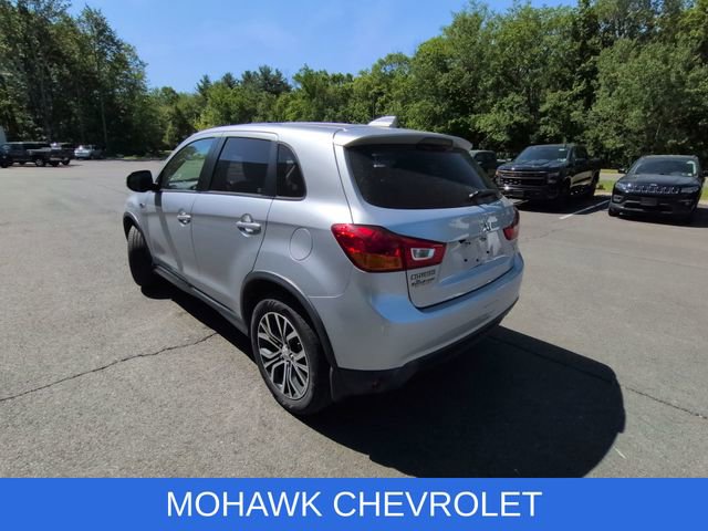 Used 2017 Mitsubishi Outlander Sport SE AWD/4WD image 3