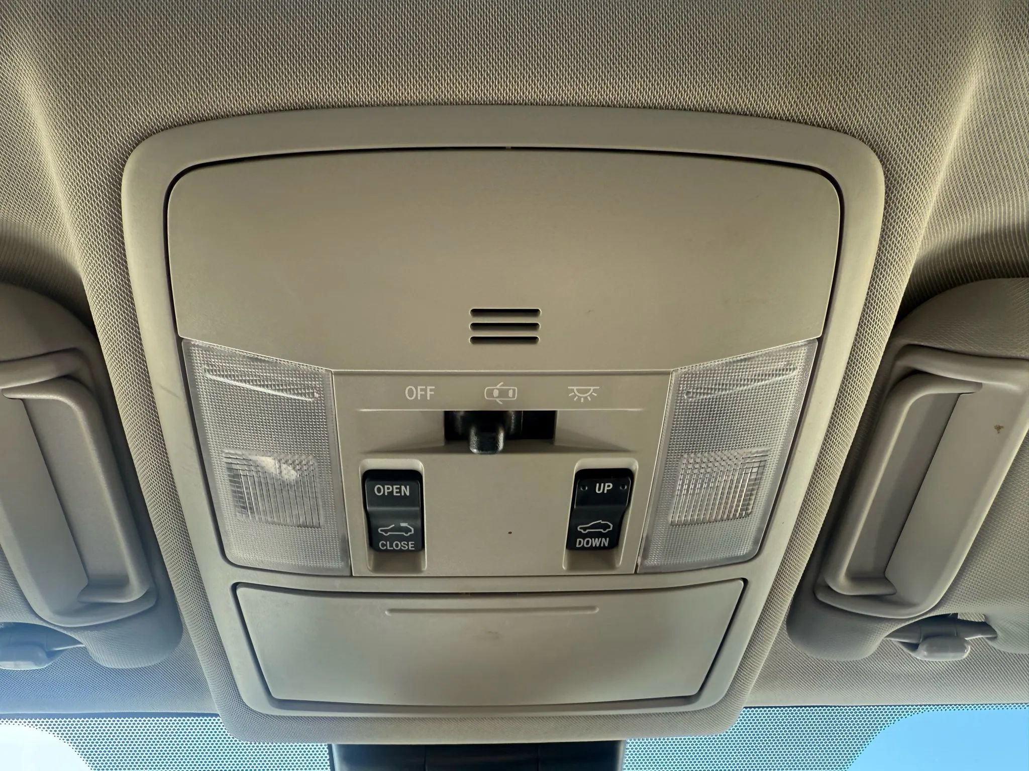 Used 2018 Toyota RAV4 Limited image 25