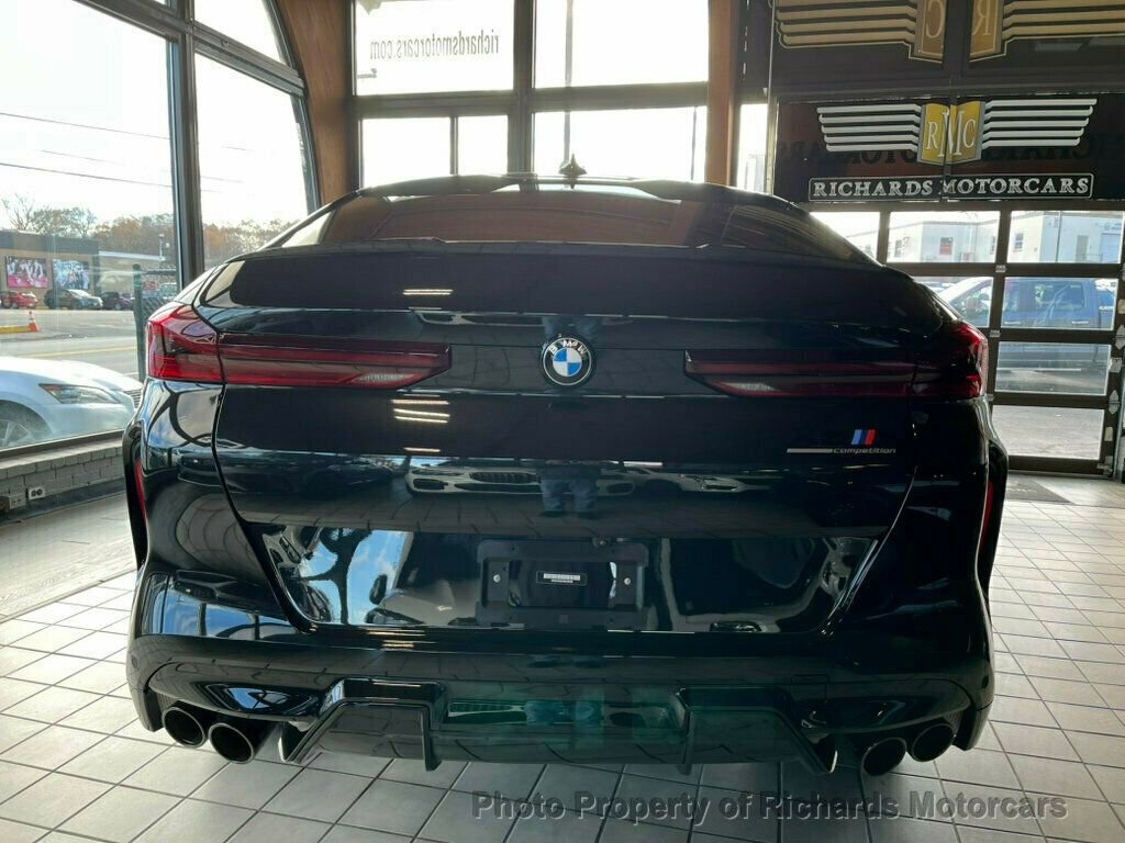Used 2022 BMW X6 M image 8