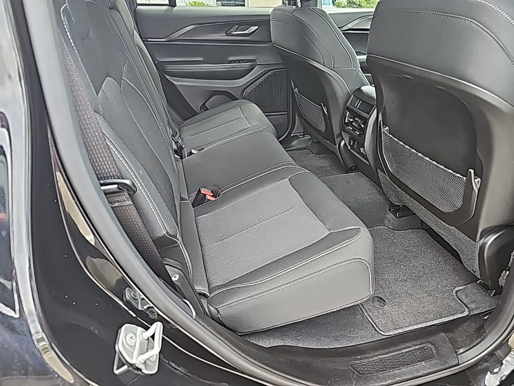 Certified 2025 Jeep Grand Cherokee Laredo w/ Luxury Tech Group I AWD/4WD image 22