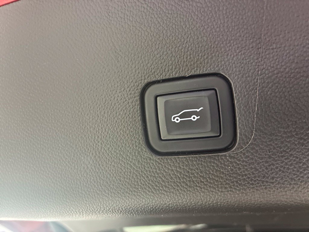 Used 2023 Chevrolet Traverse LT AWD/4WD image 38