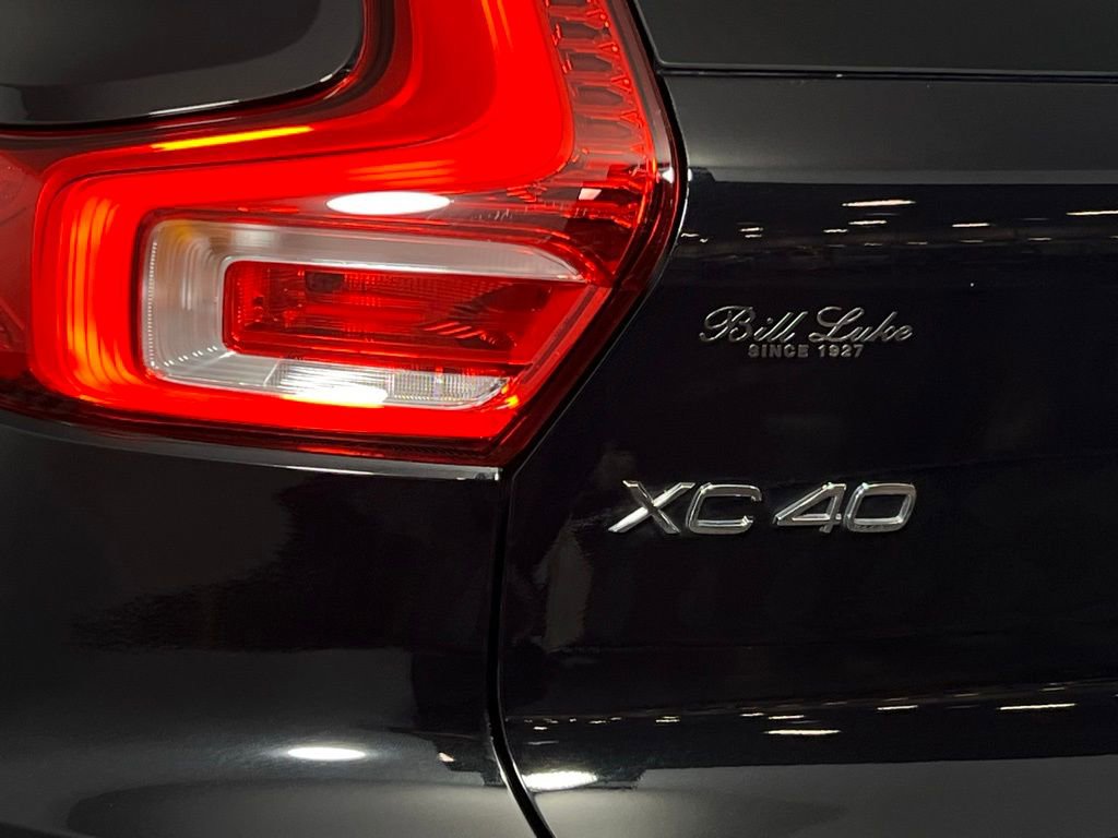Used 2025 Volvo XC40 B5 Plus image 12