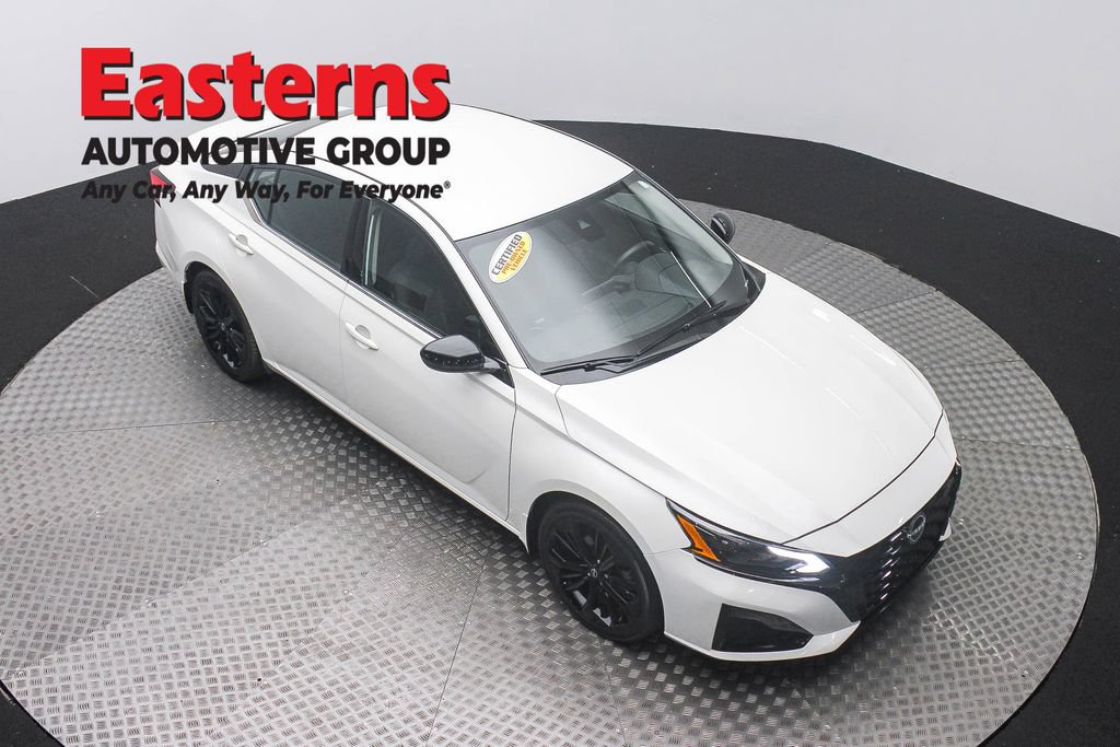 Used 2023 Nissan Altima 2.5 SR FWD image 3