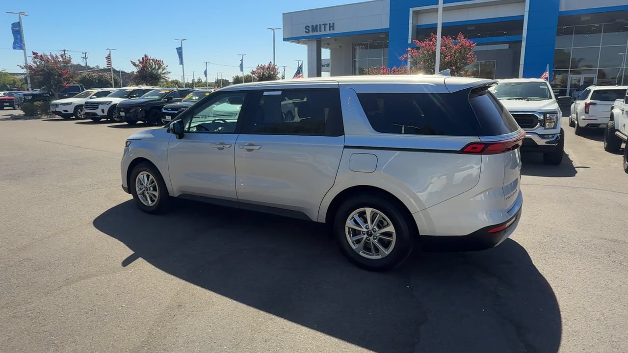 Used 2022 Kia Carnival LX FWD image 5