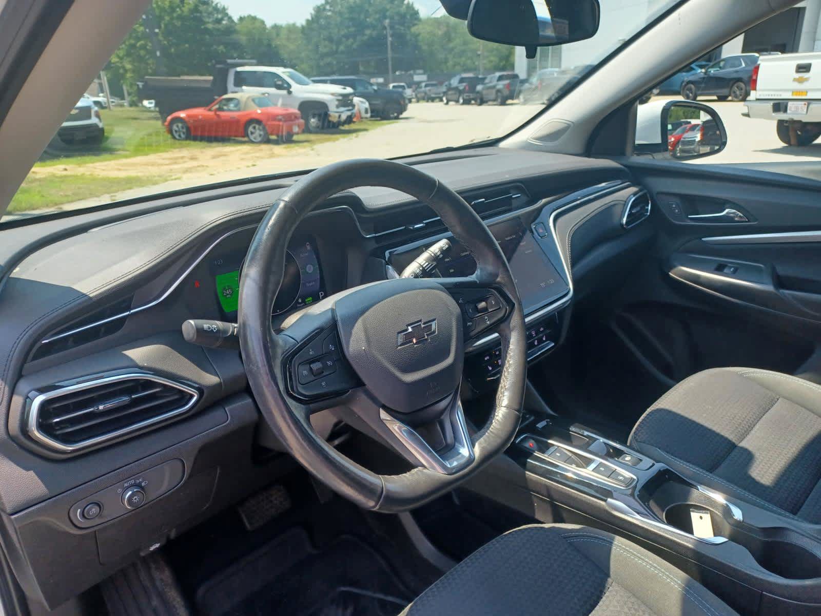 Used 2023 Chevrolet Bolt EUV LT w/ Comfort Package FWD image 8