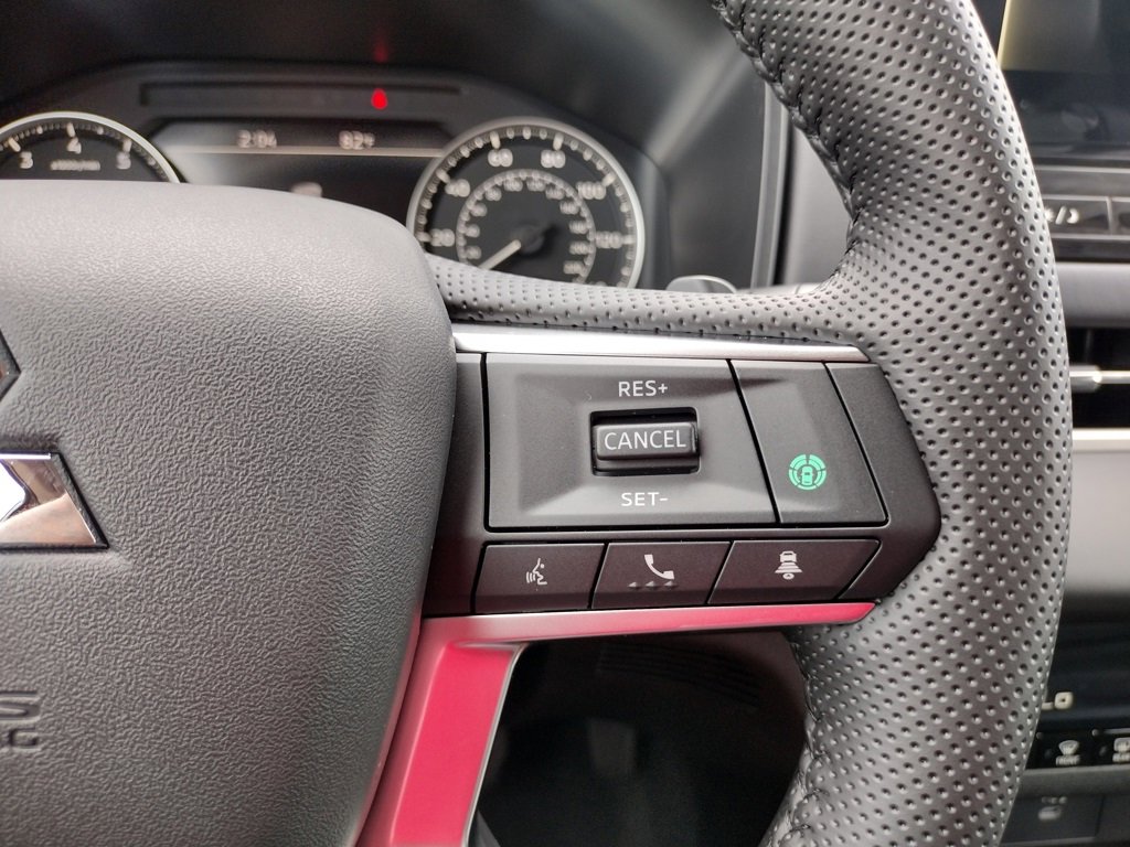 New 2025 Mitsubishi Outlander SE image 29