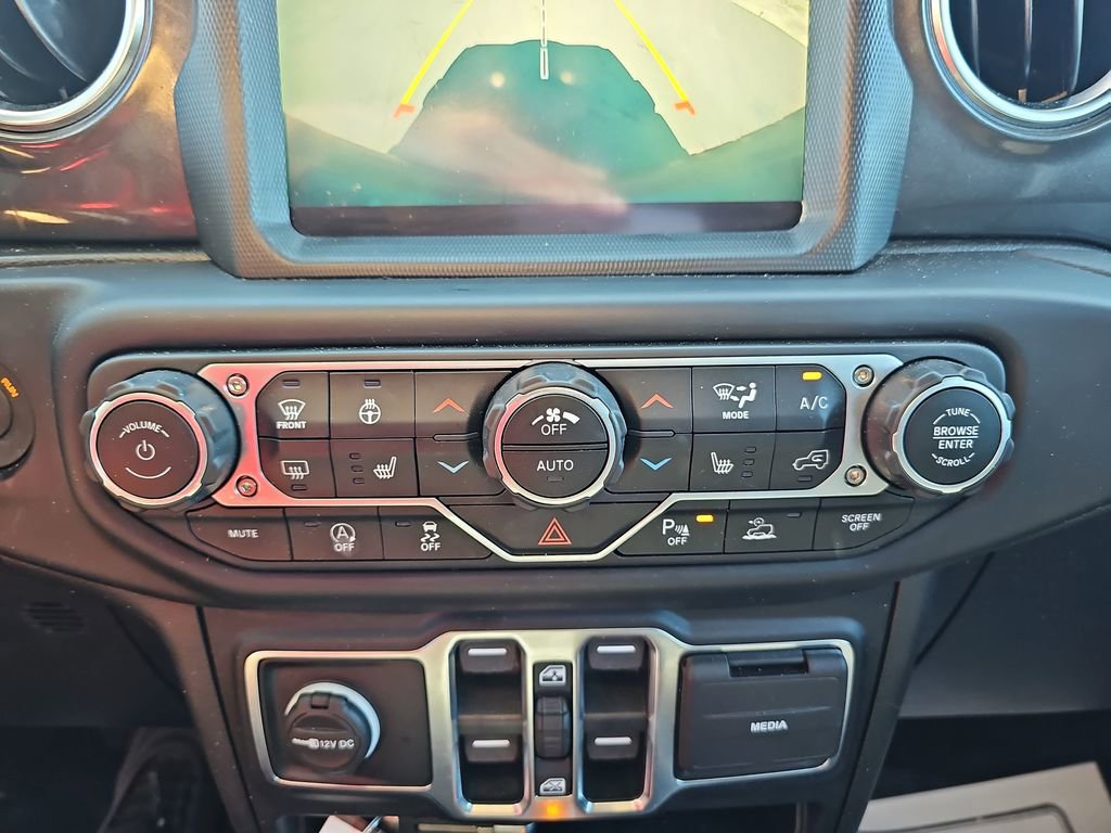 Used 2022 Jeep Wrangler Unlimited Sahara AWD/4WD image 28